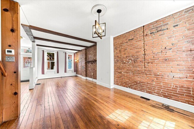 Foto del edificio - 122 E Miner St