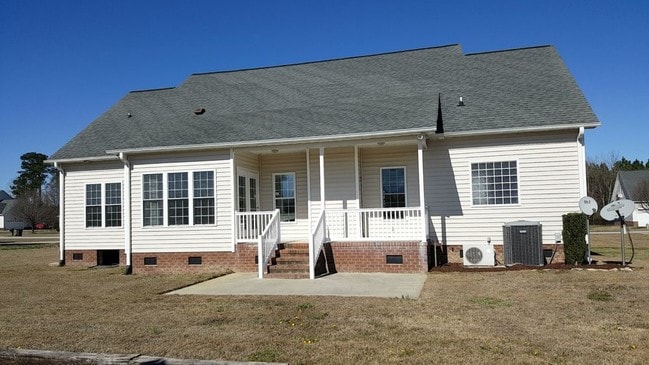 Building Photo - 2560 Plumosa Dr