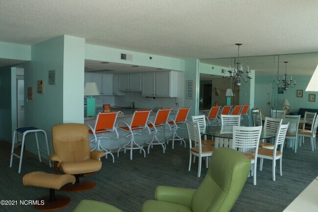Building Photo - 4110 Island Dr