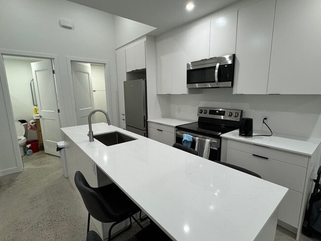 Building Photo - 44 Chippewa Ave