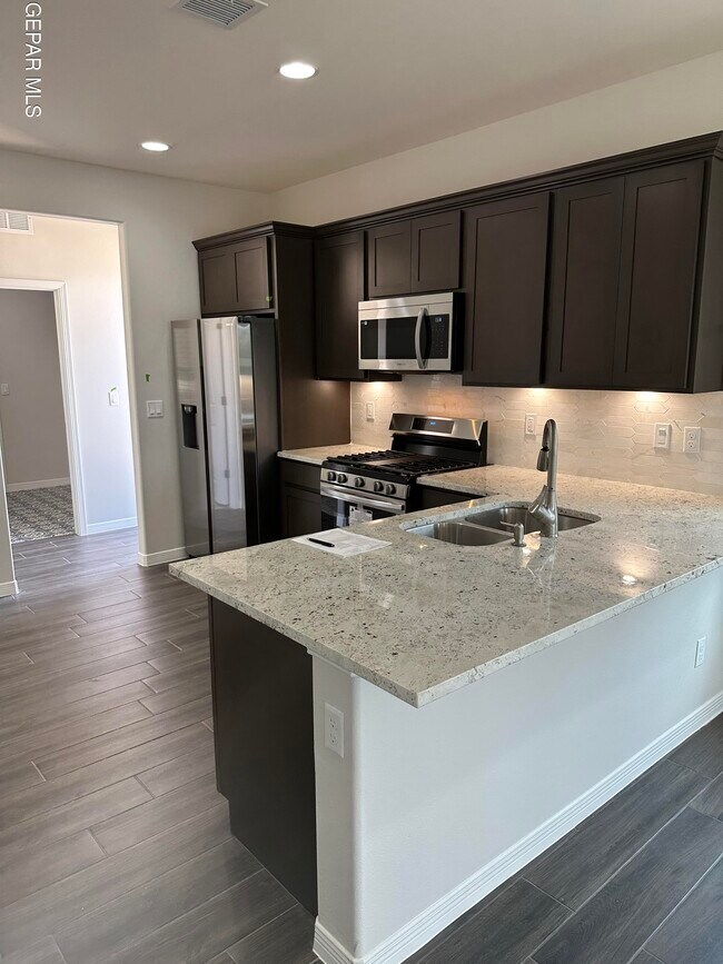 Building Photo - 14735 Pebble Hills Blvd