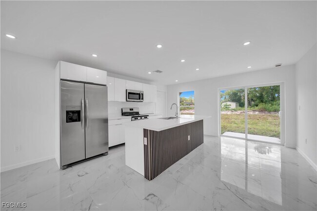 Foto del edificio - 1029 Winters St E