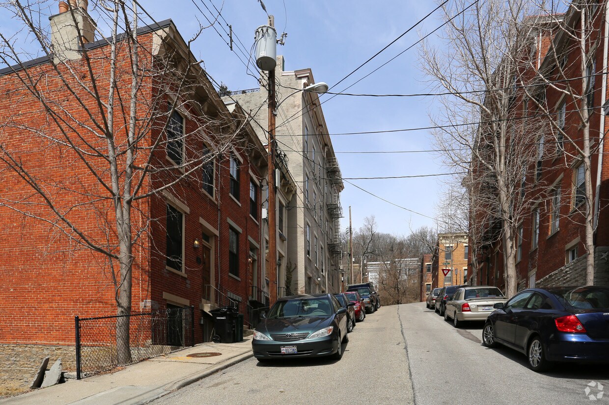 Building Photo - 345 Milton St