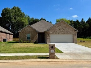 Building Photo - 4810 Edgemont Dr
