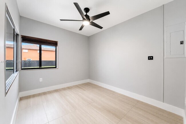 Foto del edificio - 14888 SW 140th St