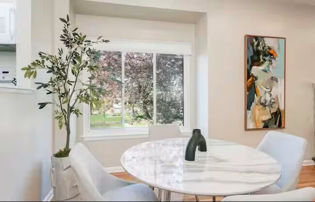 Foto del edificio - 549 University Ave