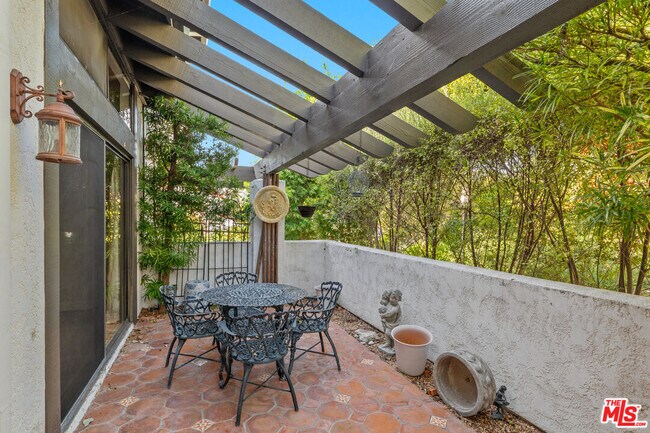 Foto del edificio - 1561 Palisades Dr