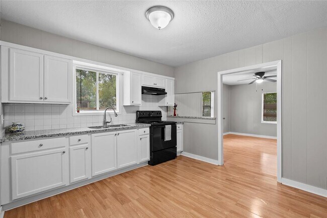 Foto del edificio - 704 15th Ave N