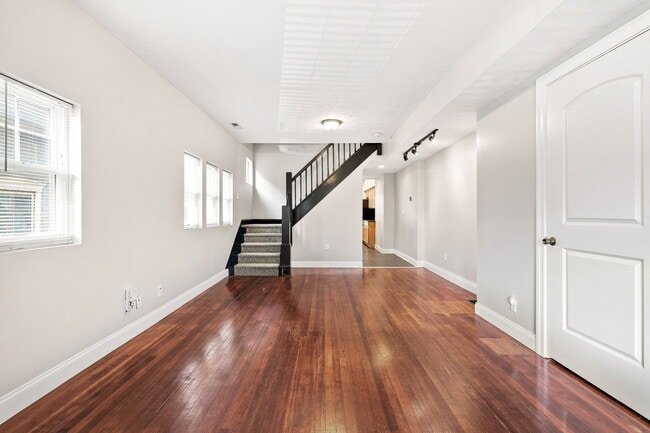 Building Photo - 1344 Linden St