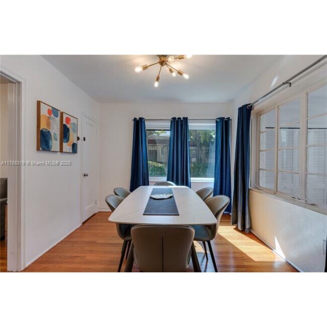 Building Photo - 820 SW 26th Rd