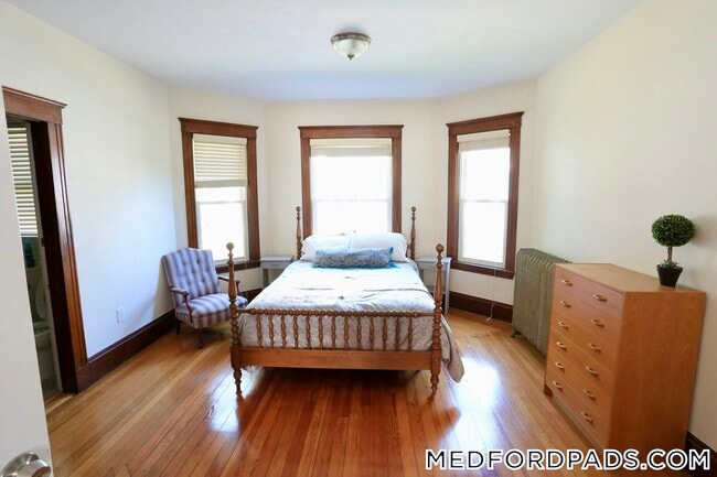 Foto del edificio - 124 Forest St