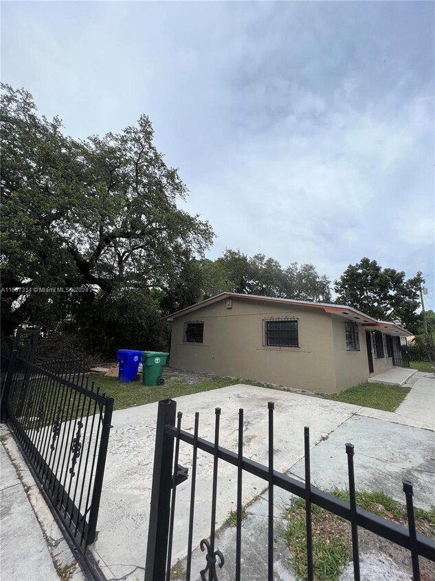 Foto principal - 6945 NW 3rd Ave