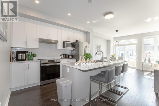 Building Photo - 140 Angelonia Cres