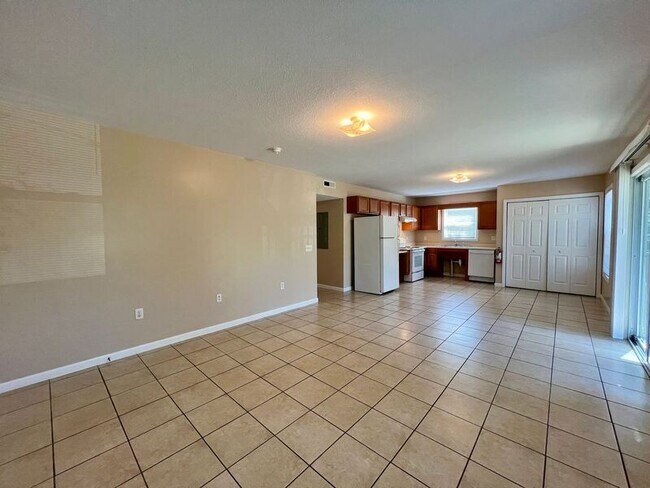 Building Photo - 8 Zell Ln
