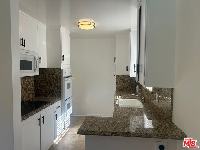 Building Photo - 1440 Reeves St