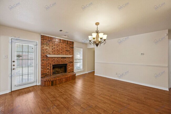 Foto del edificio - 1318 Bogard Ln