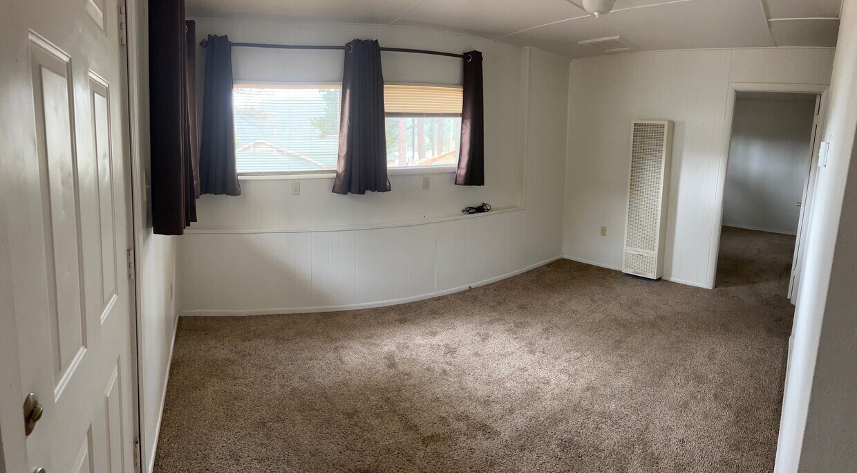 living room - 1301 E US Highway 24