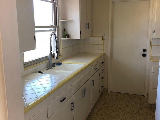 Foto del edificio - 856 Knoll Park Ln