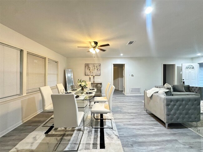 Foto del edificio - 5346 Windswept Ln