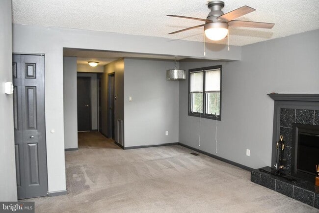 Building Photo - 813 Cambridge Cir