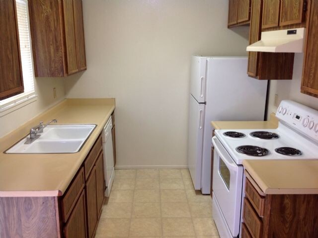 Foto del edificio - Triplex For Rent in Manteca