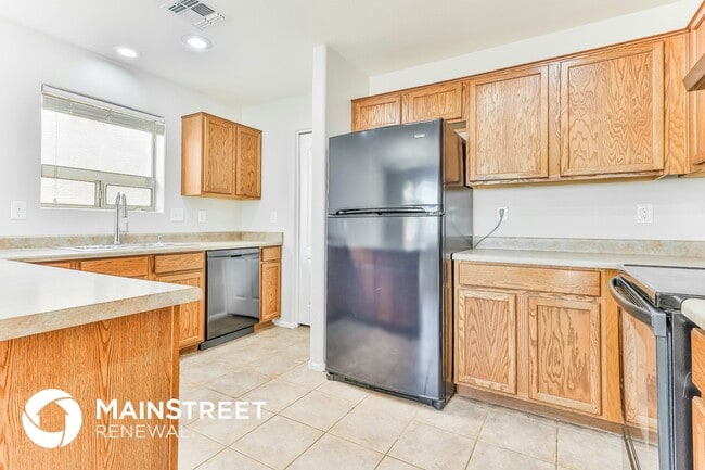 Building Photo - 41805 W Sunland Dr