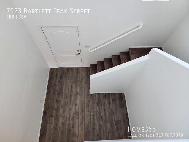 Foto del edificio - Light, Bright & Airy 2-Story Home in Sky C...