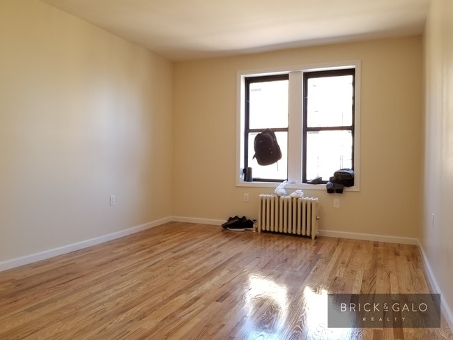 Building Photo - 542 Parkside Ave