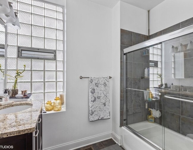 Building Photo - 2042 W Crystal St