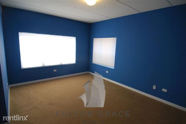 Building Photo - 4311 N Sheridan Rd