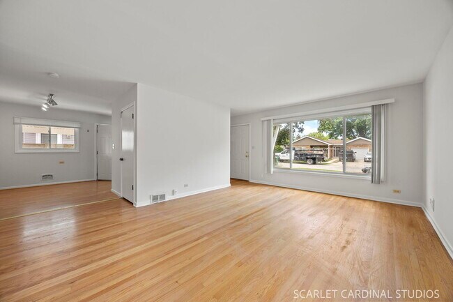 Foto del edificio - 569 S Park Rd
