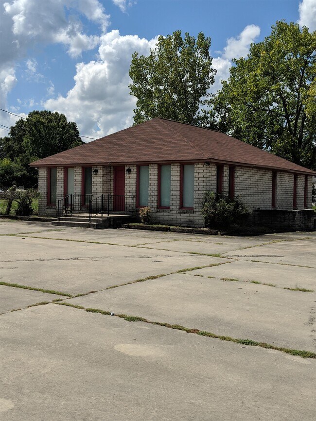 Foto del edificio - 1192 Memorial Park Rd