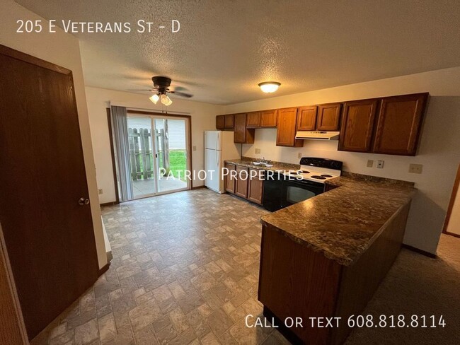 Foto del edificio - 2 bedroom/ 1 bath apartment in Tomah, WI