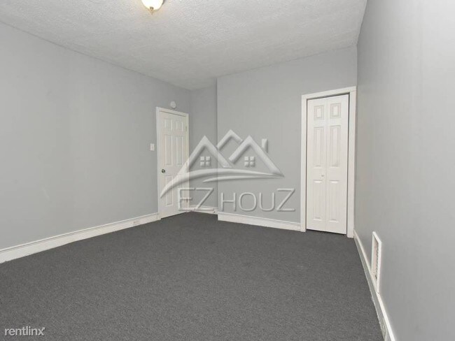 Building Photo - 3 br, 2 bath Apartment - 3121 Lawnview Ave
