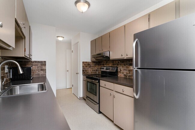 Foto del edificio - 2500 Canterbury Ln E