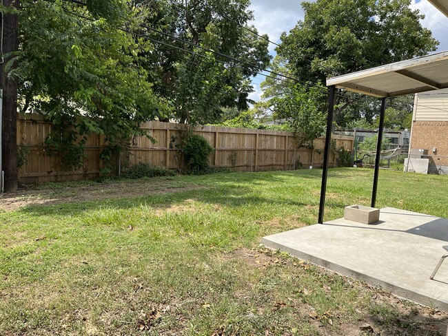 Building Photo - 11003 Maize Ln