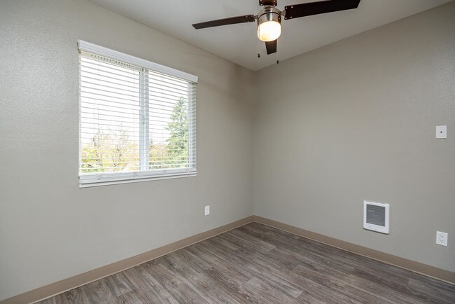 Gresham Park Apartments | Comedor - Willow Park Apartments