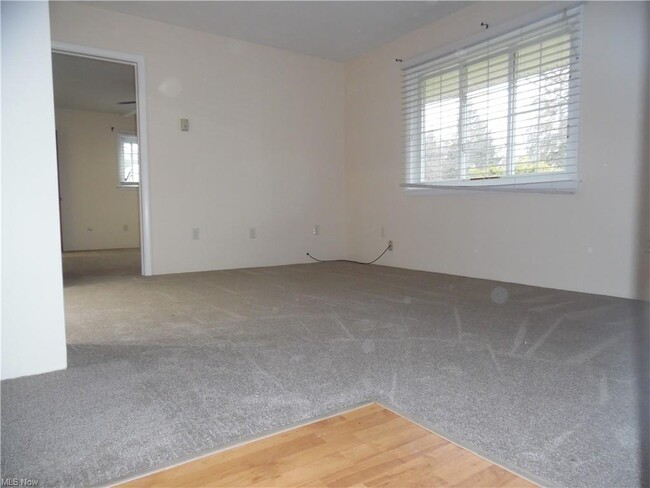Building Photo - 1379 Barlow Rd