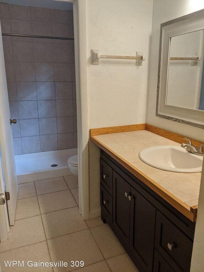 Building Photo - 3 br, 2 bath House - 5428 SW 4th Place