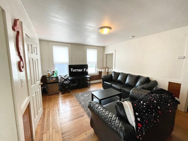 Foto del edificio - 53 W 7th St