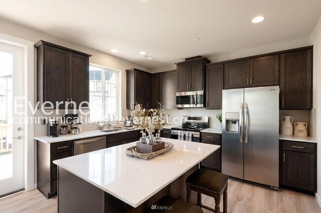 Building Photo - 2-Bed/2.5-Bath Townhome/Voucher Accepted/Available Soon!