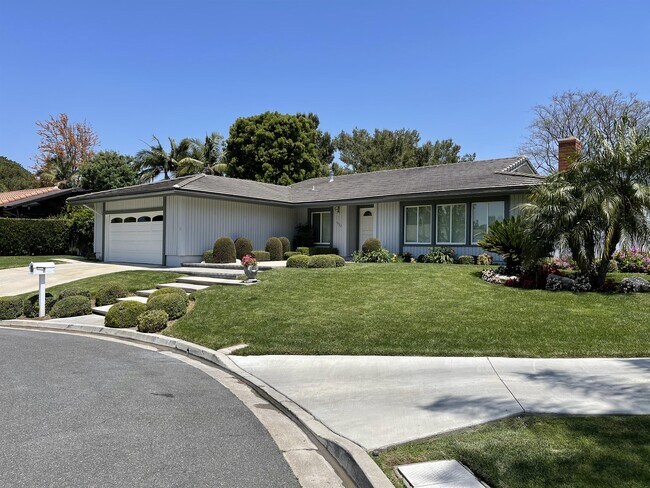 Building Photo - 5722 Club View Dr