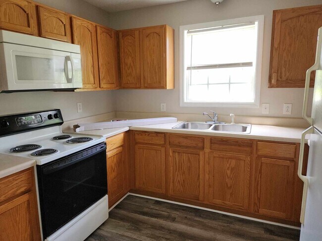Foto del edificio - Cute Duplex At Affordable Price!!