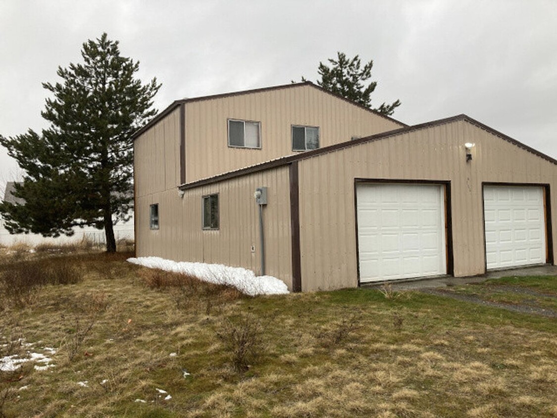 Primary Photo - Home with large shop