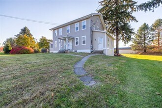 Building Photo - 757 Holt Rd