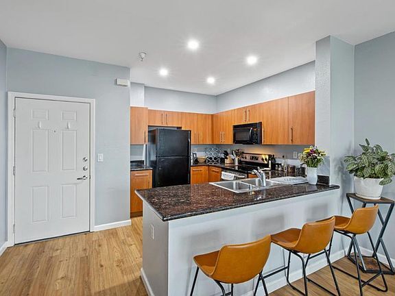 Foto del edificio - 1060 S Third St