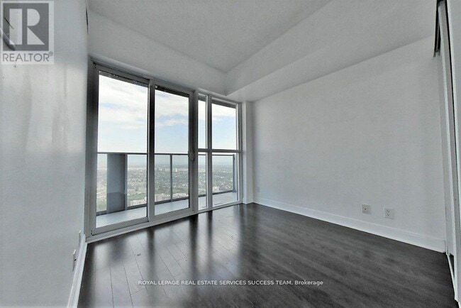 Building Photo - 60 Absolute Ave
