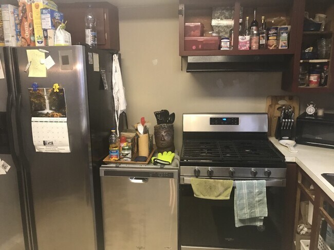 Kitchen - 4216 N Kedvale Ave