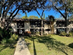 Building Photo - 3223 Fox Chase Cir