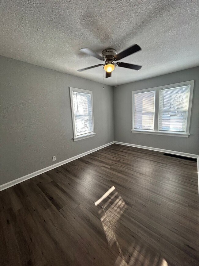 Foto del edificio - Newly Updated 4 Bed House Available Now!